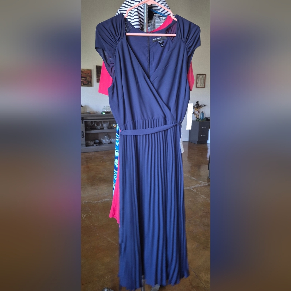 Elegant Midnight Blue Pleated Dress, Below Knee, Cap Sleeves, New W/tag. Size 4